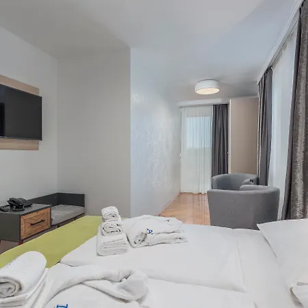 Adeo Hotel