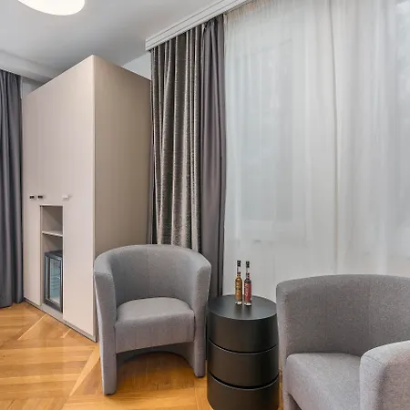 Hotel Adeo 4*