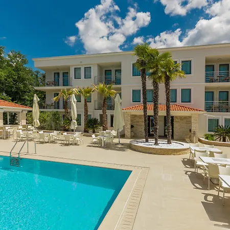 Hotel Adeo 4*