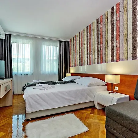 Adeo Hotel