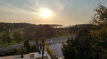 Adeo Hotel