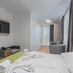 Adeo Hotel