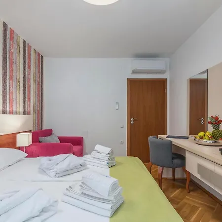 Adeo Hotel